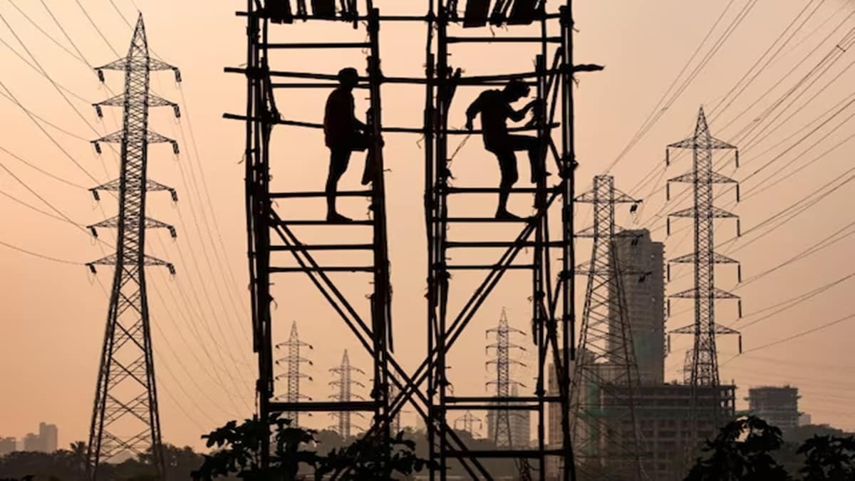 discoms, power, Industry, revenue, Icra, consumer tariffs, delhi power