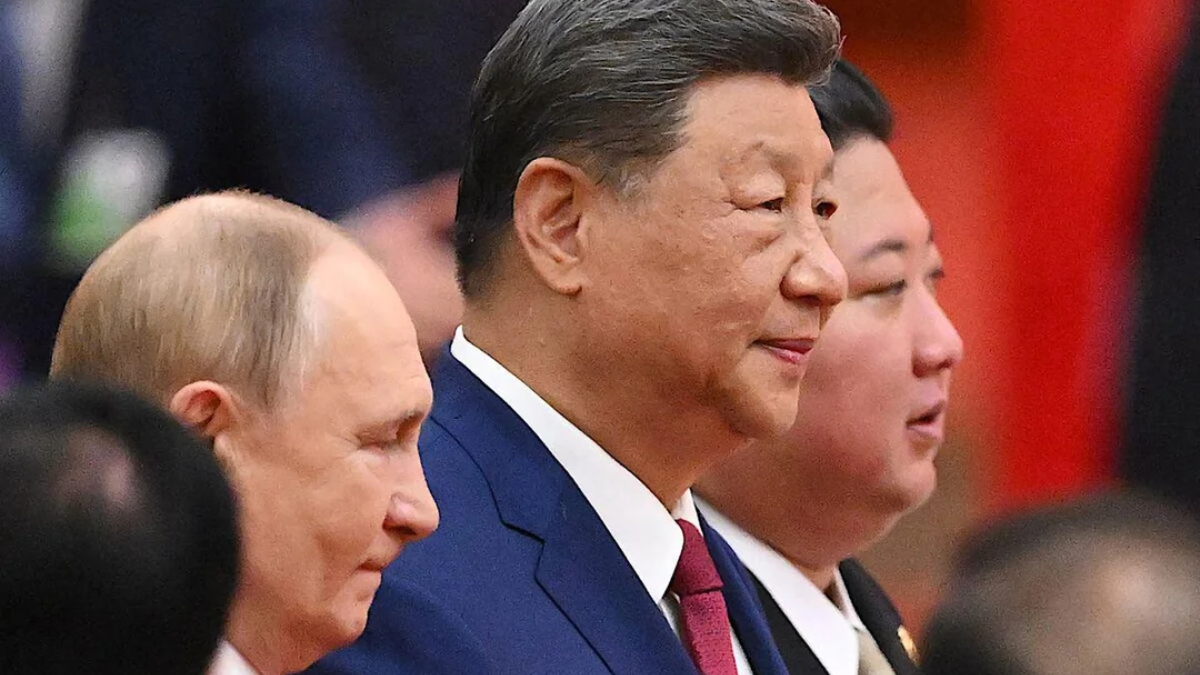 When Russian President Vladimir Putin walked alongside Chinese President Xi Jinping on Wednesday, a hot mic caught them talking about organ transplants and living to 150 years old.arma,