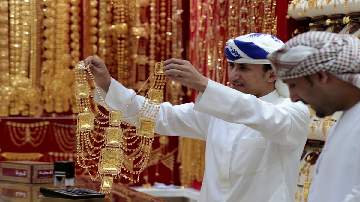 Dubai gold, how much gold, gold NRI can bring, value cap on gold imports, maximum amount of gold,