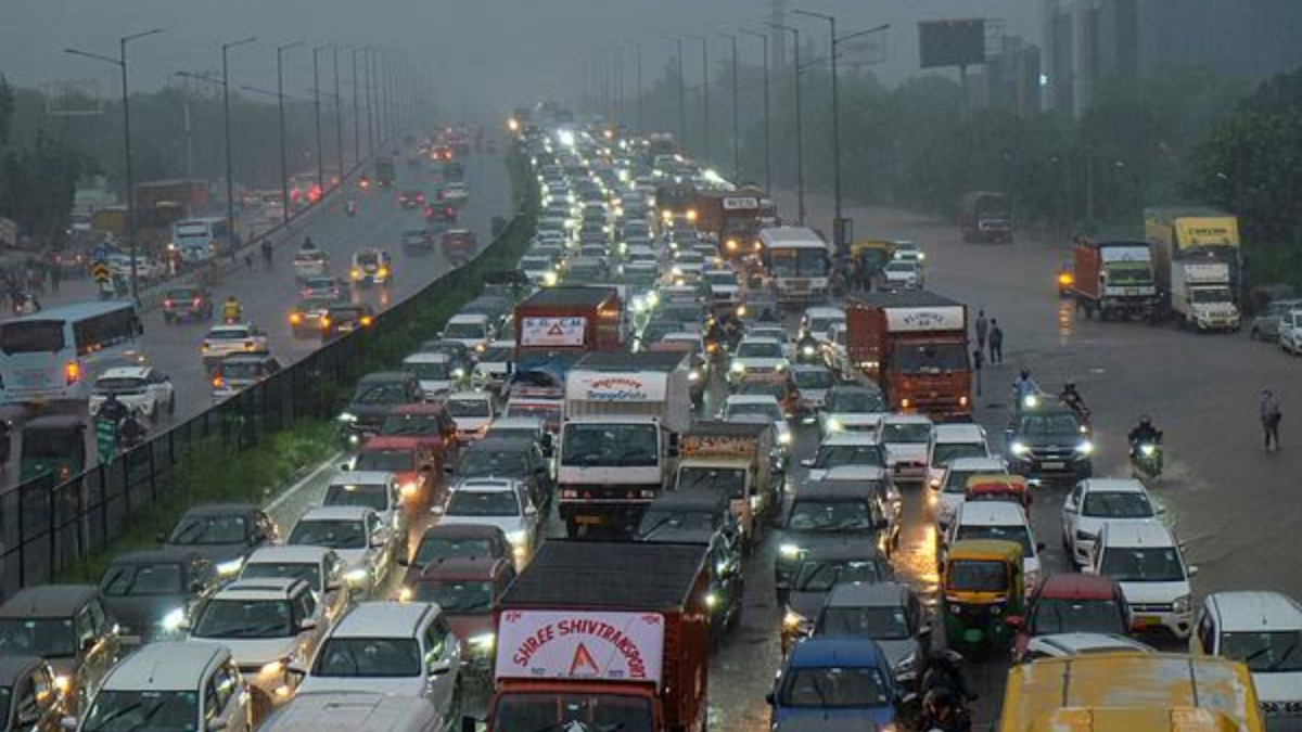 Gurugram news: Heavy rainfall in Gurugram on Sunday has submerged roads and caused long traffic snarls. The residents and even some celebrities did not spare the authorities and lashed out at the “five-engine government” there.