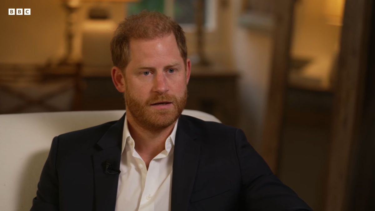 Prince Harry returns to Britain without Meghan