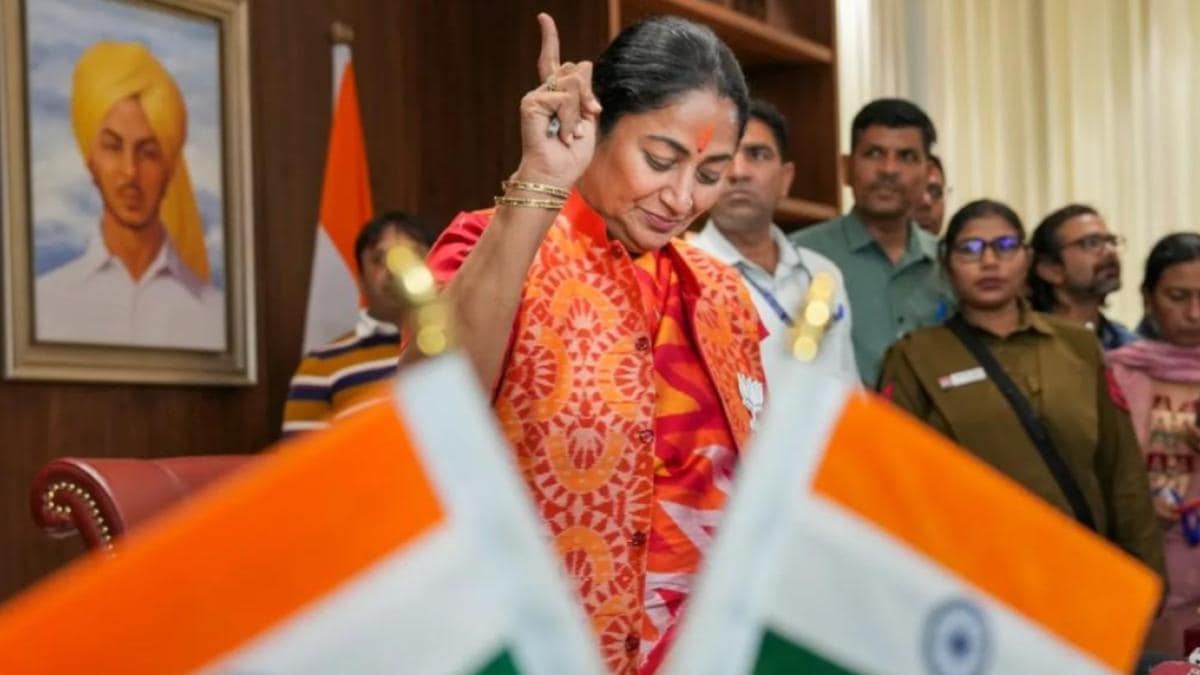 rekha gupta evm, rekha gupta on evm hacking, delhi cm rkha gupta, evm hacking video, rekha gupta evm video, india news