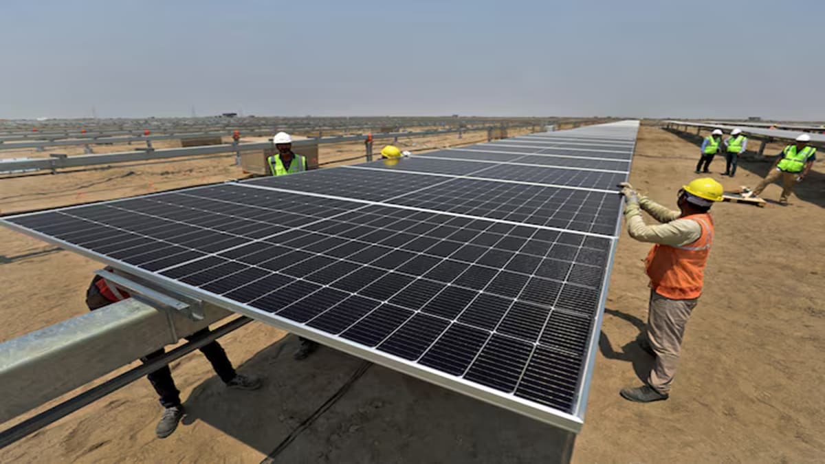 India to Develop Swadeshi Solar Value Chain, Aims for Indigenous Cells by 2028. (Image Source: Reuters)