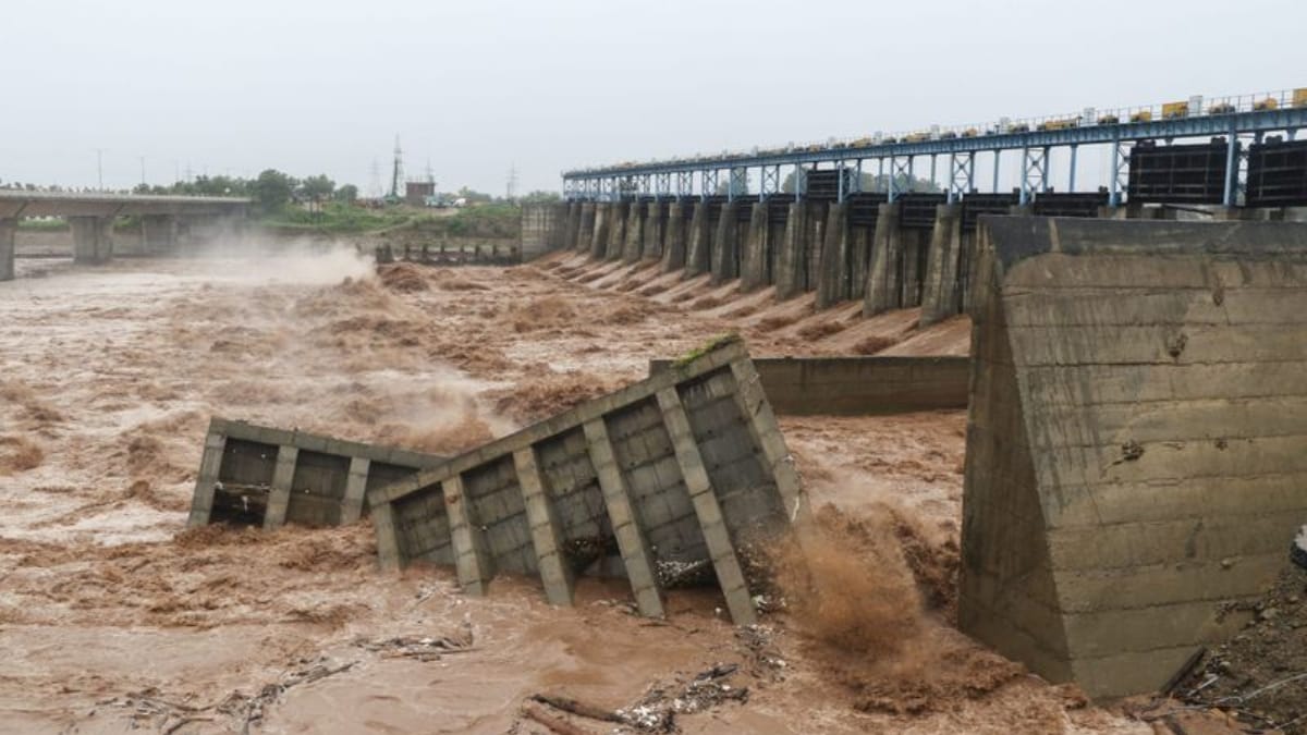 Following the tragedy, Union Minister of State for Railways Ravneet Singh Bittu on Monday demanded the resignation of Punjab’s Water Resources Minister Barinder Goyal, stating that merely suspending three officials was not enough.