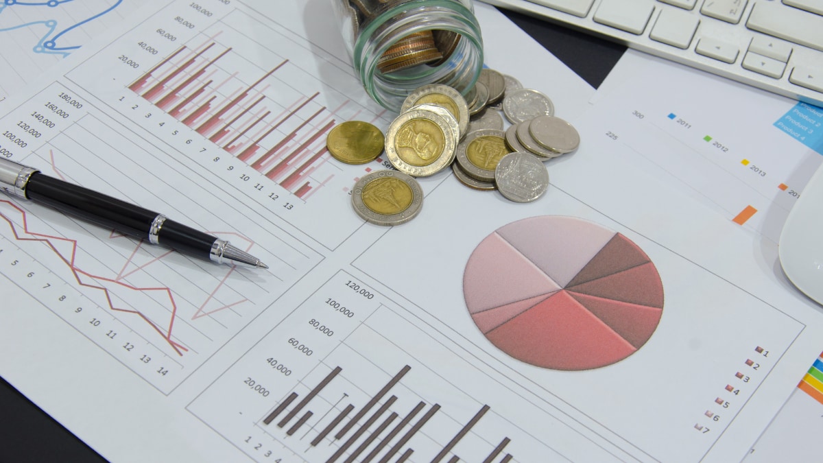 Zero-Cost EMI: Your Smart Financial Ally for Festive Season Shopping. (Image Source: Canva)