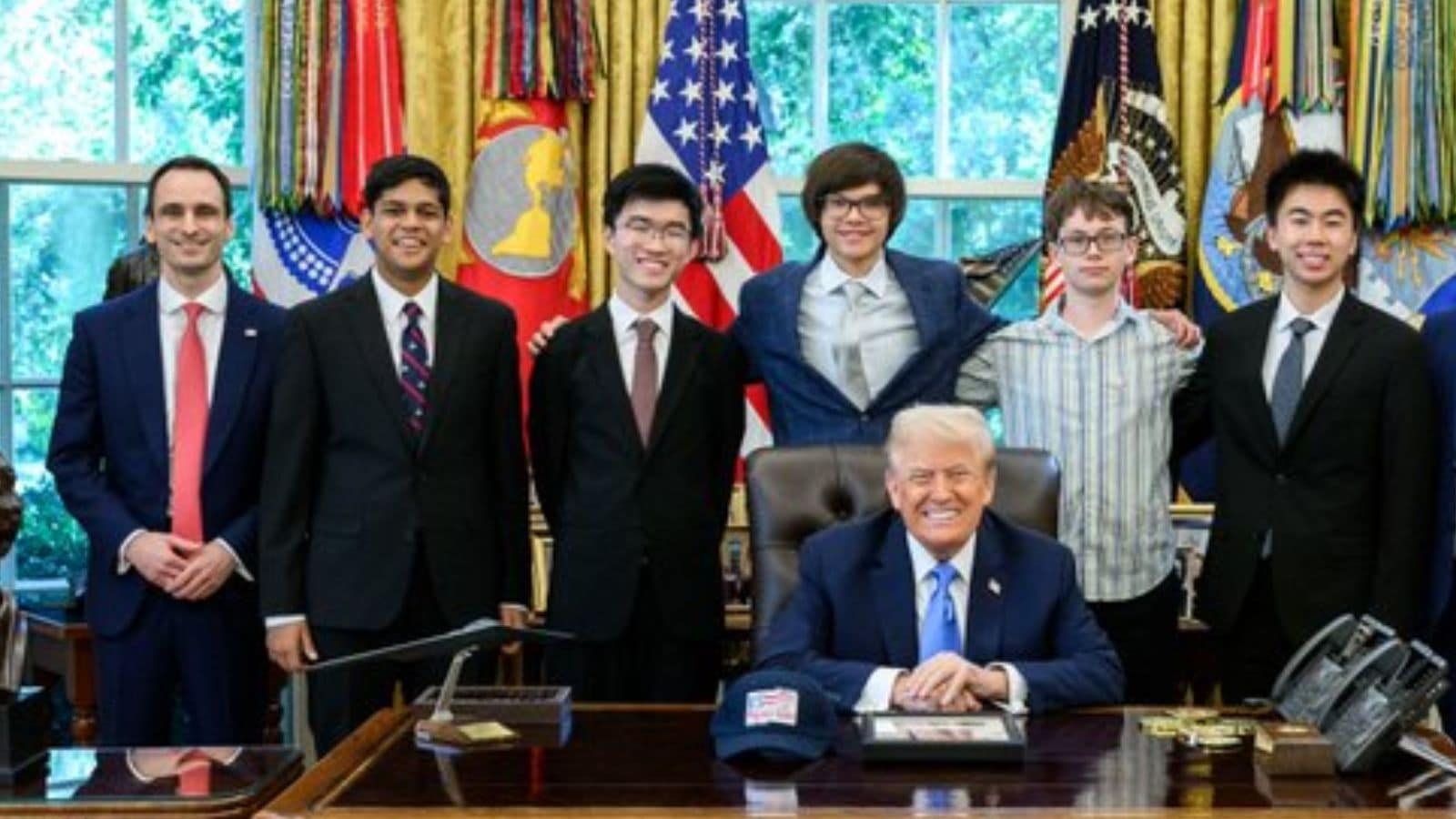 Kolkata rains in pictures: Severe weather paralyzes city, shops waterlogged, puja preparations hit