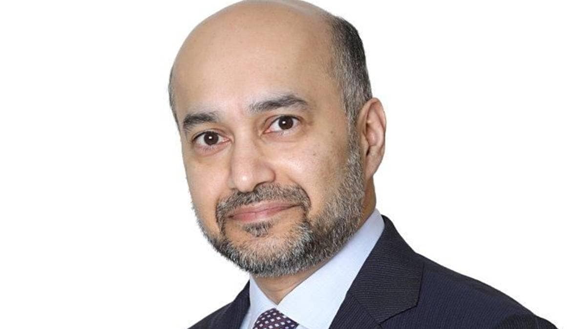 Kolkata rains in pictures: Severe weather paralyzes city, shops waterlogged, puja preparations hit