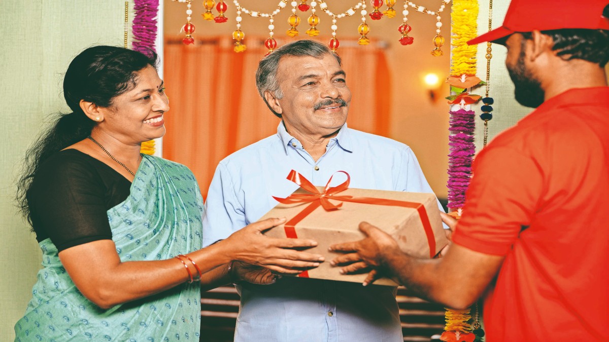 Ananya Panday shares never-seen-before Diwali album, blends childhood nostalgia with festive glam