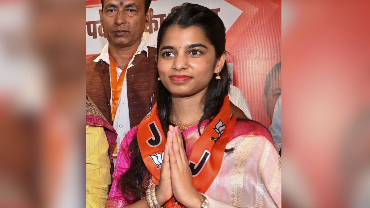 Ananya Panday shares never-seen-before Diwali album, blends childhood nostalgia with festive glam