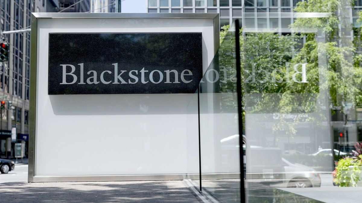 If Brookfield becomes the winner, it will be a new business foray for the asset manager as it does not operate in warehousing, sources said. Blackstone already owns warehousing ventures in the country.