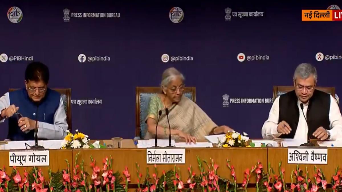 Ananya Panday shares never-seen-before Diwali album, blends childhood nostalgia with festive glam