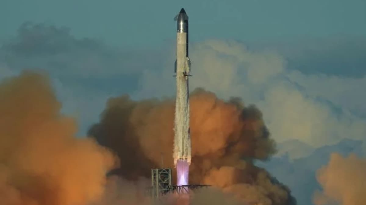 Bollywood put their glam game on, at Manish Malhotra’s Diwali bash 2025