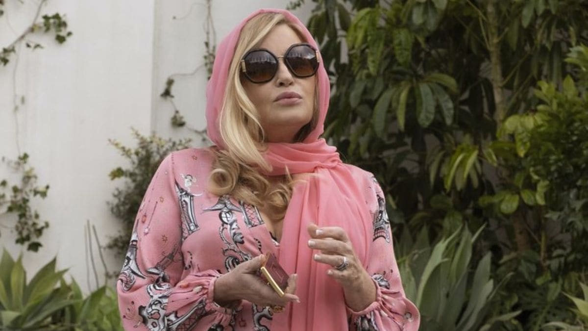 Jennifer Coolidge plays Tanya, a luxury traveller on The White Lotus journey.