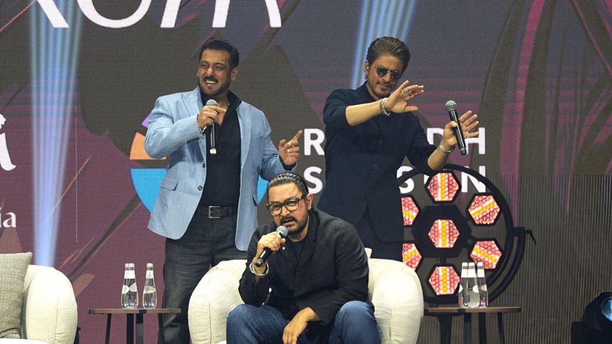Aamir, Salman and Shah Rukh Khan share a light-hearted moment amid panel discussions at the Joy Forum 2025. (Image source: Iyan Amjad/X)