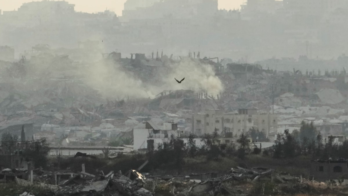 Gaza's Last Roll of the Dice: Trump's 20-Point Proposal Offers Fragile Hope for Ceasefire. (Image Source: AP)