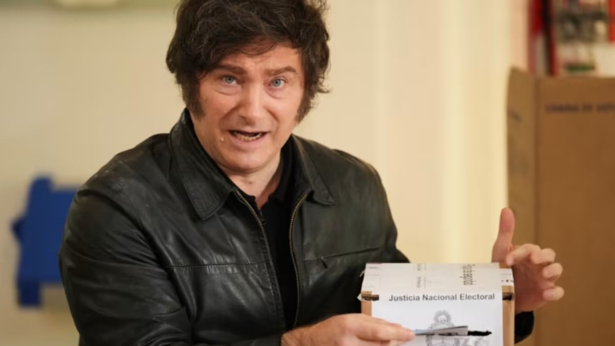 PM Modi celebrates Diwali aboard INS Vikrant with Navy personnel – In Pictures