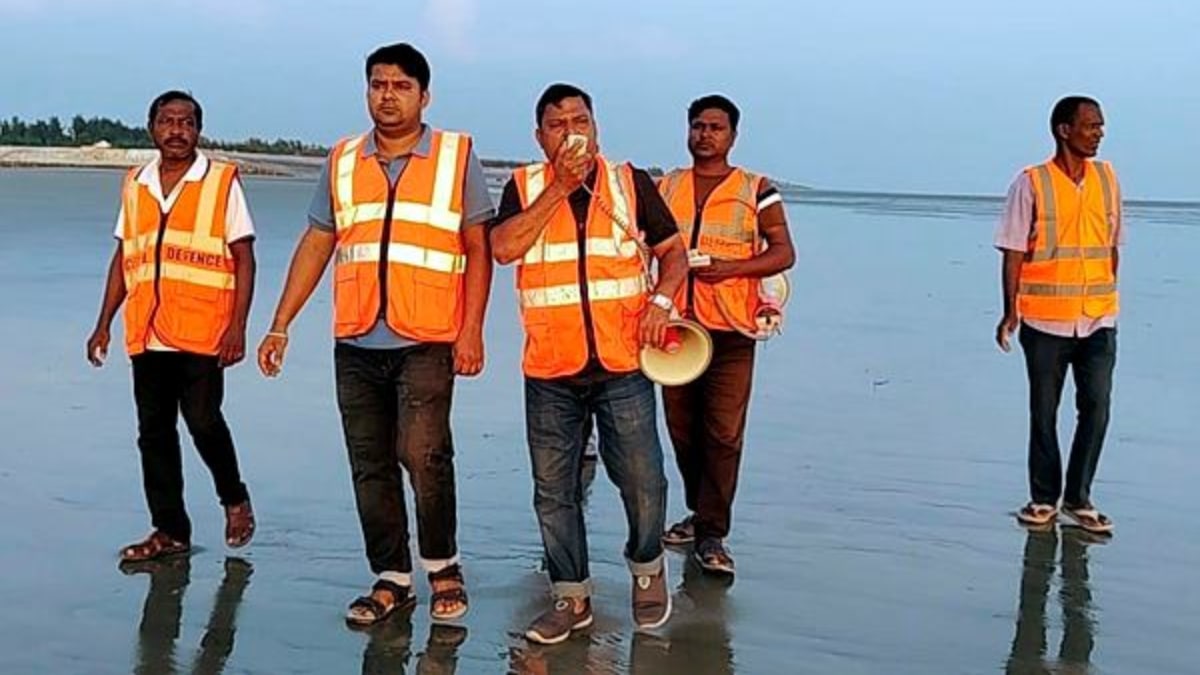 PM Modi celebrates Diwali aboard INS Vikrant with Navy personnel – In Pictures
