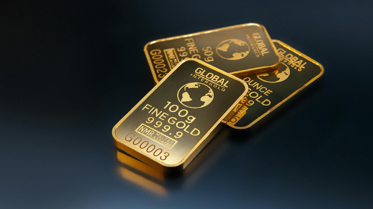 Gold hits record $3,924 as Yen falls and US government shutdown fuels safe-haven demand