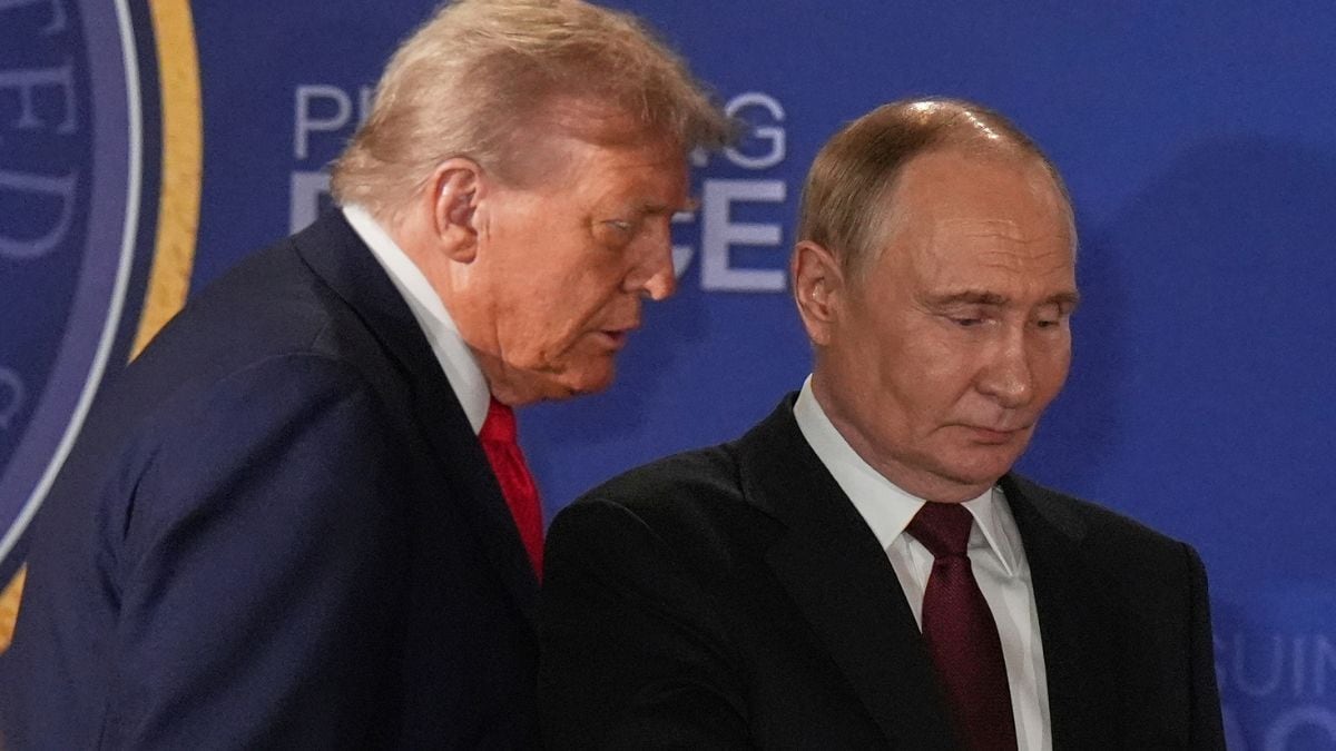 PM Modi celebrates Diwali aboard INS Vikrant with Navy personnel – In Pictures