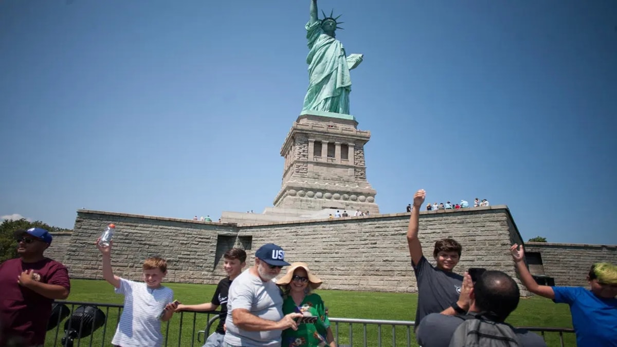 Green card holders, 2025 Naturalization Civics Test full list, 2025 civics test, U.S. citizenship, naturalization process, US immigration policy, new naturalization civics test 2025, USCIS 2025 citizenship test