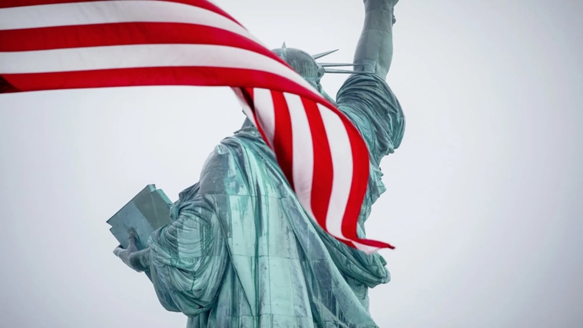 EB-5 fees, EB-5 filing fees cut, EB-5 visa, USCIS EB-5 rule, DHS EB-5 rule, Form I-526 fee reduction, Form I-829 petition, EB-5 investor program, EB-5 technology fee, EB-5 program changes