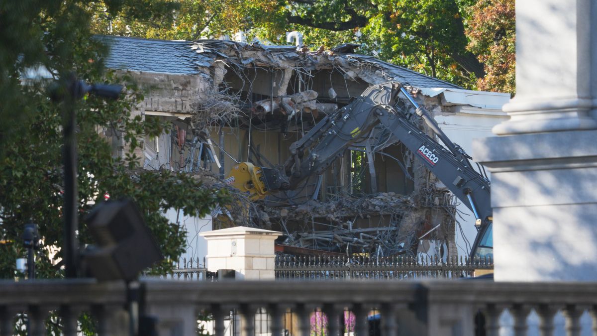 PM Modi celebrates Diwali aboard INS Vikrant with Navy personnel – In Pictures