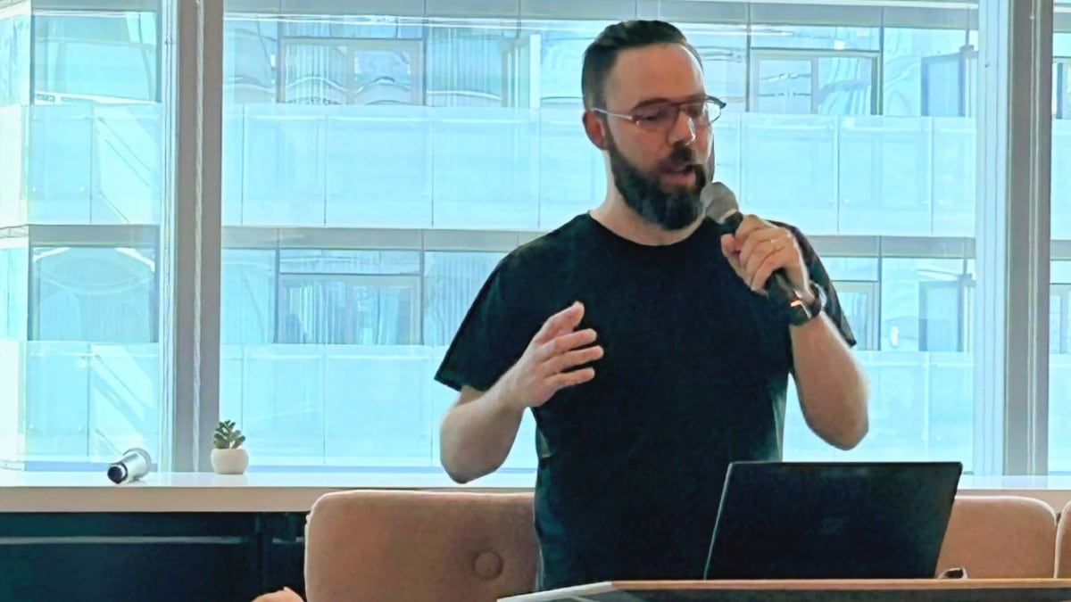 When a man was laid off by LinkedIn in May this year, he felt angry, sad, and confused all at once. But he didn’t let those emotions take over. Instead, he finished the novel he had been working on for five years.