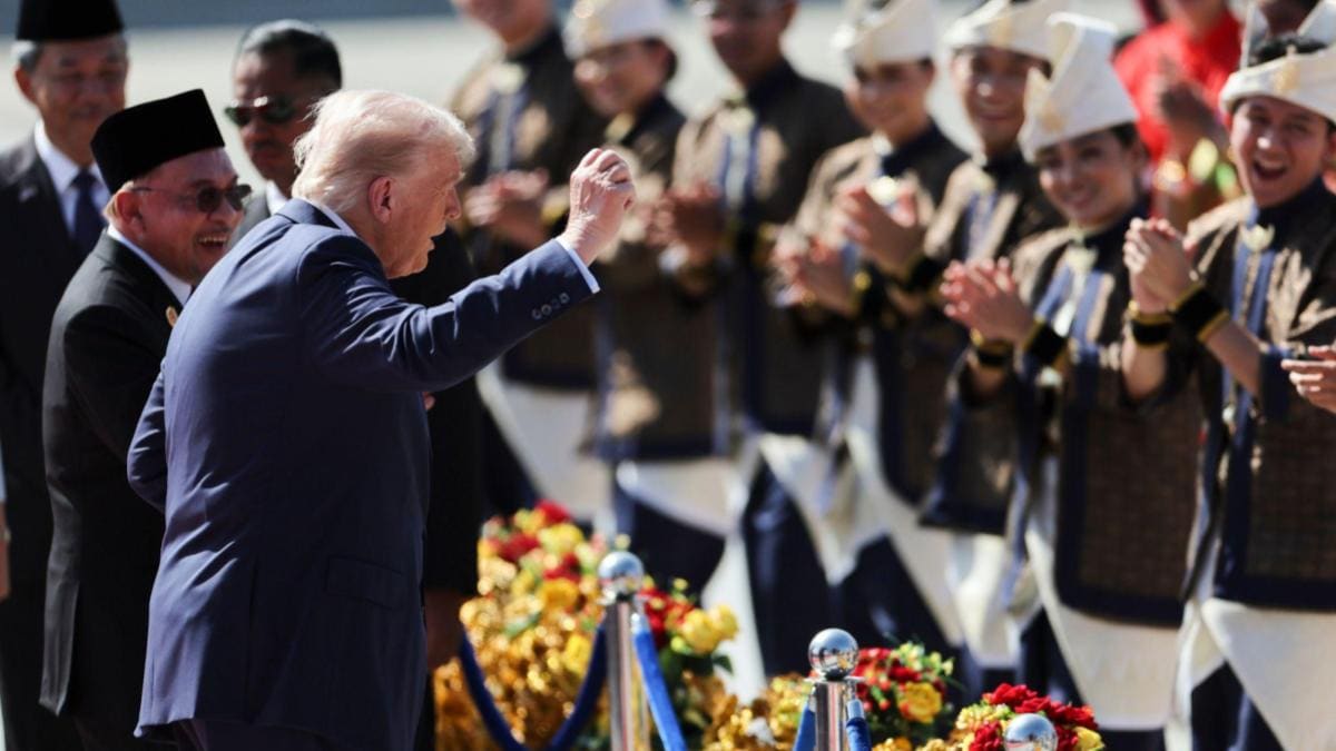 donald trump, trump dance moves, trump dance video, trump dances in malaysia, asean summit, trump airport dancing video, viral video, world news