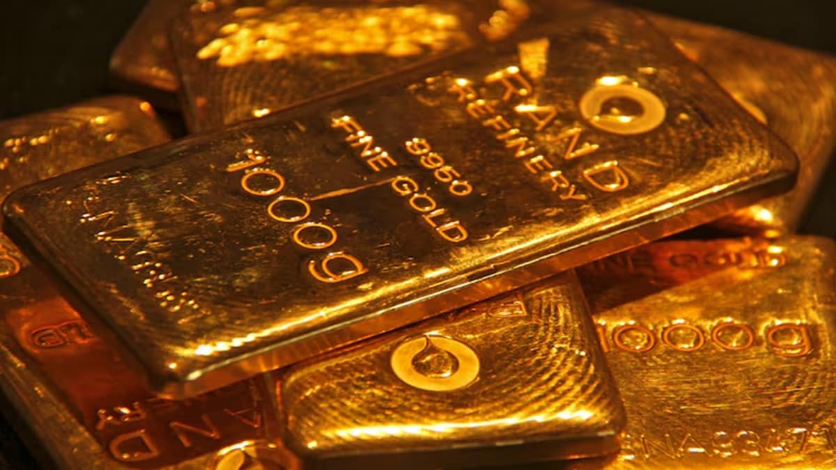 Gold Hits All-Time High of $4,000/oz Globally; Experts Warn of Imminent Correction After 37.5% India Rally.
