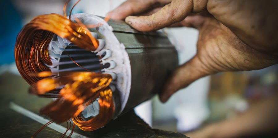 股市暴跌、美元走强令金属承压，铜价持续下跌