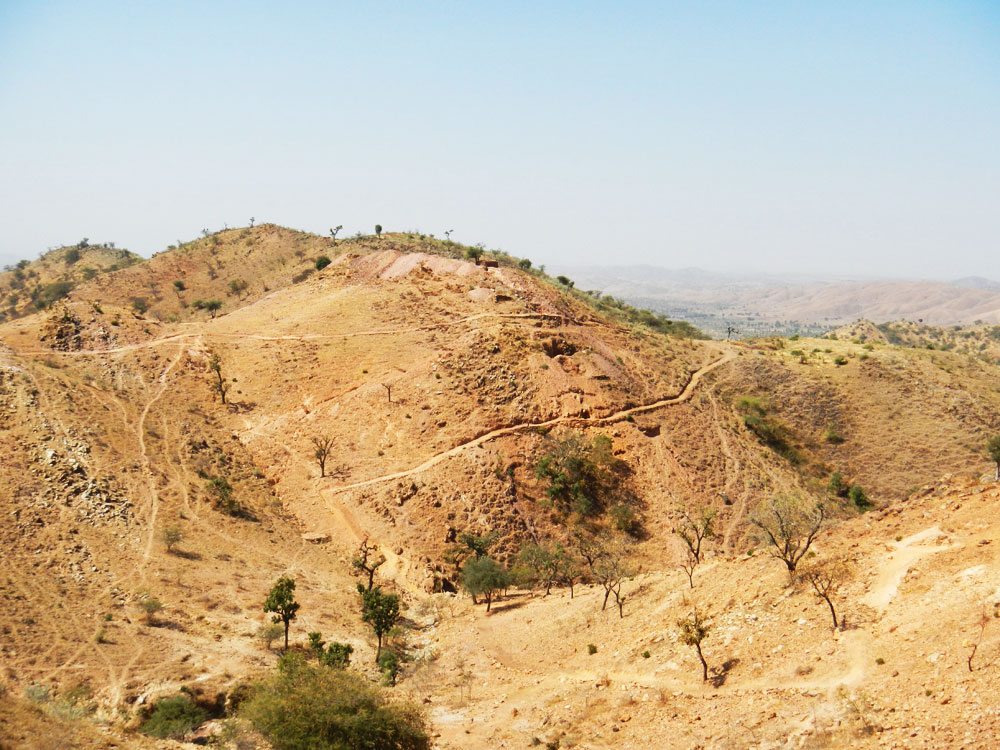 东非金属矿场遭受非法采矿：报告