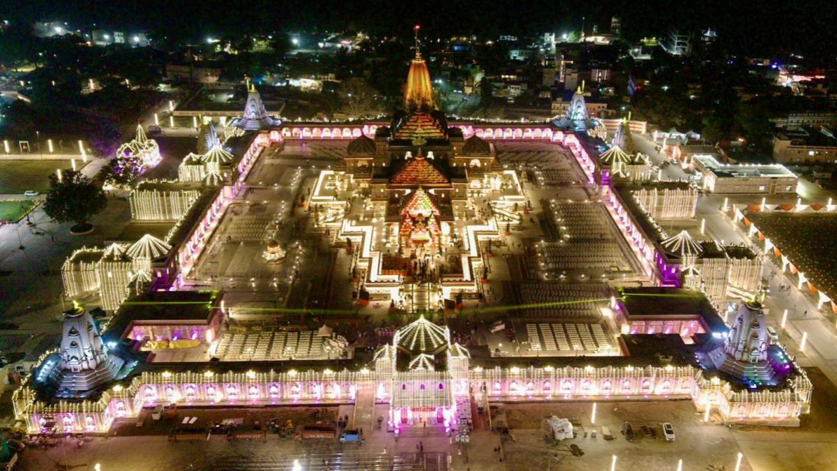 Hema Malini unlocks rare memories of Dharmendra; shares never-seen pictures of the late actor