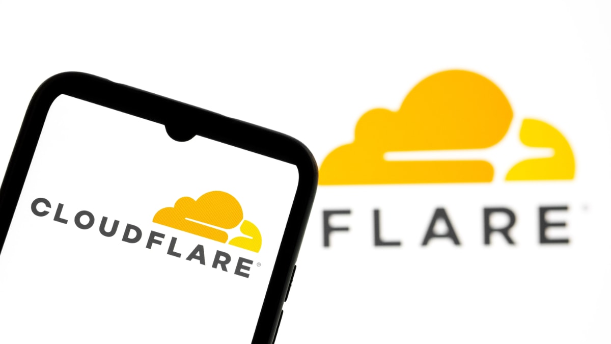 A Cloudflare error message appears on major websites as the internet faces widespread disruption.