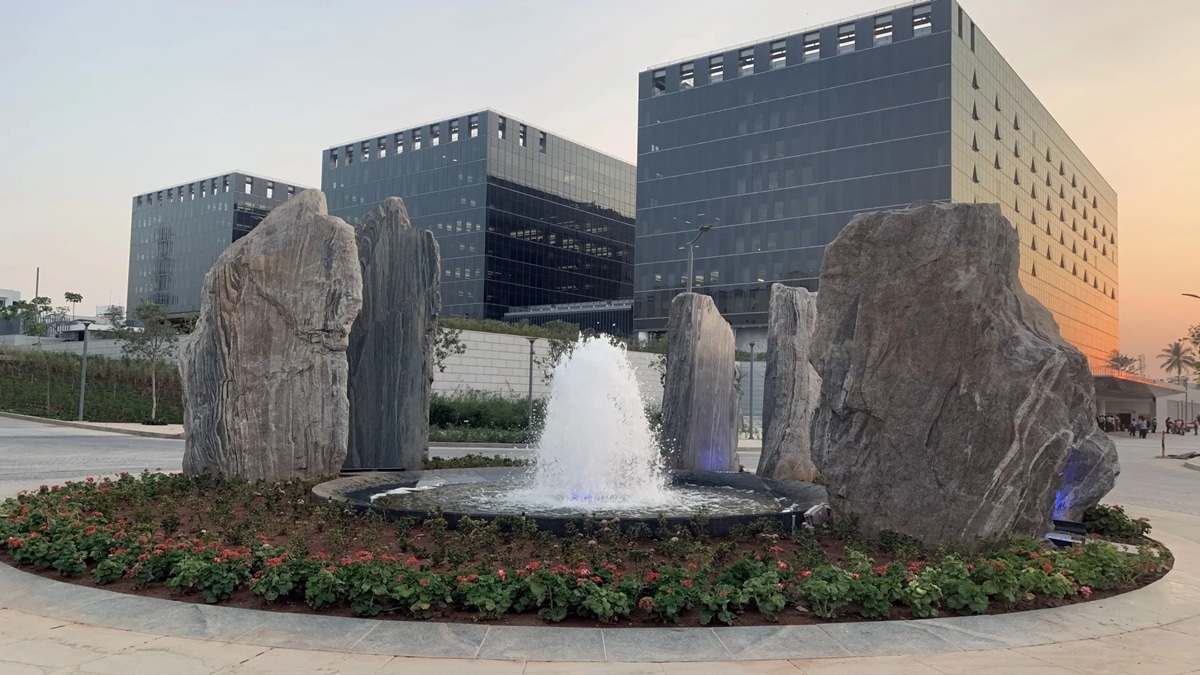 H-1B, H-1B visa, H-1B visa crackdown, offshore jobs India, US banks jobs India, US banks hiring, JPMorgan jobs, Goldman Sachs jobs, Bengaluru jobs, Hyderabad finance jobs, banking recruitment, offshore hiring, Mumbai jobs, Bengaluru jobs