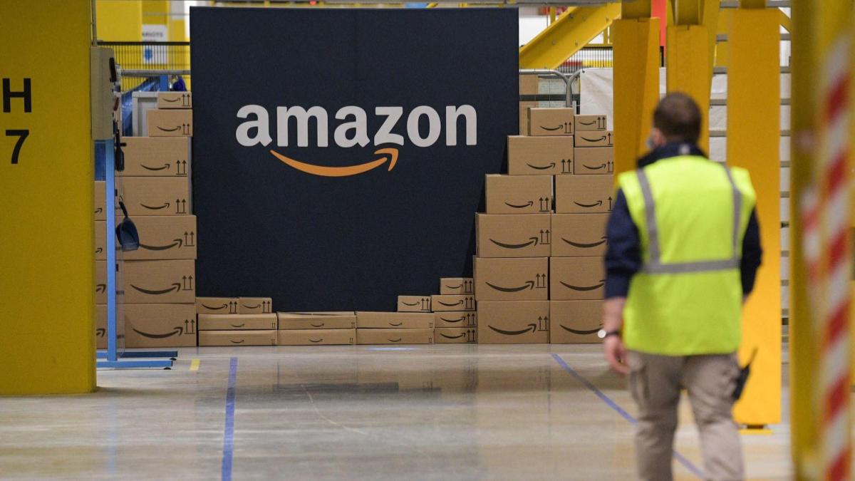 This restructuring effort, which is considered the most significant in Amazon’s 31-year history, extends a trend seen throughout the tech sector.