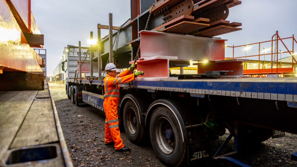据Politico报道，英国计划将钢铁关税提高一倍